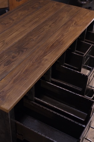 meuble industriel a tiroir metal et bois